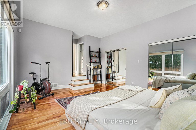 28288909/2302-fox-crescent/whitehaven/ottawa/ontario/K2B7K6_24