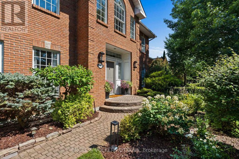 28790851/5557-pettapiece-crescent/manotick-village-manotick-estates/ottawa/ontario/K4M1C5_4