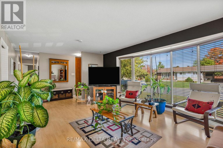 29413885/722-nicole-street/town-of-rockland/clarence-rockland/ontario/K4K1G4_10