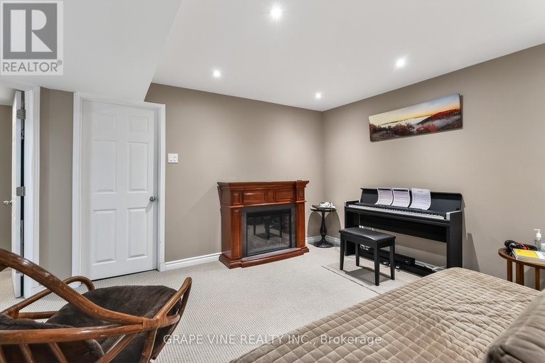 29648107/103-rowallen-place/hunt-club-parkgreenboro/ottawa/ontario/K1T4E3_41