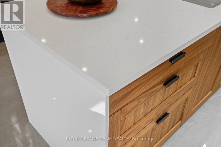 29001390/984-watson-street/fairfield-heights/ottawa/ontario/K2B6C2_14