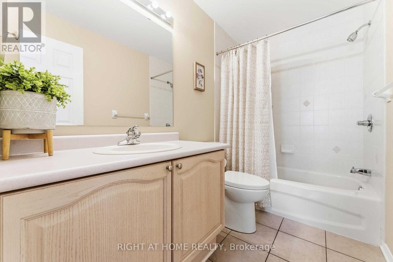 29403444/4-castle-glen-crescent/glencairnhazeldean/ottawa/ontario/K2L4H1_31