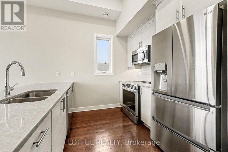 29126395/842-ralph-hennesy-avenue/riverside-southgloucester-glen/ottawa/ontario/K1X0E4_13