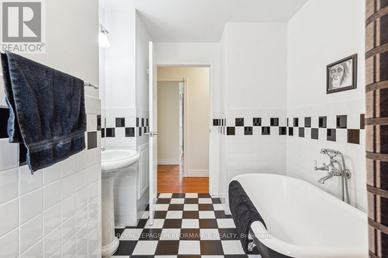 27687403/1932-marquis-avenue/ottawa/ontario/K1J8J2_22