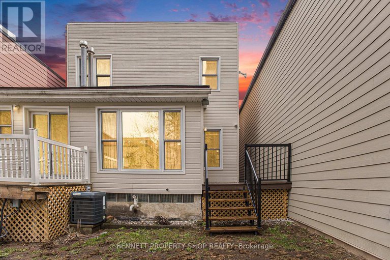 28244895/121-york-street/lower-townbyward-market/ottawa/ontario/K1N5T4_23