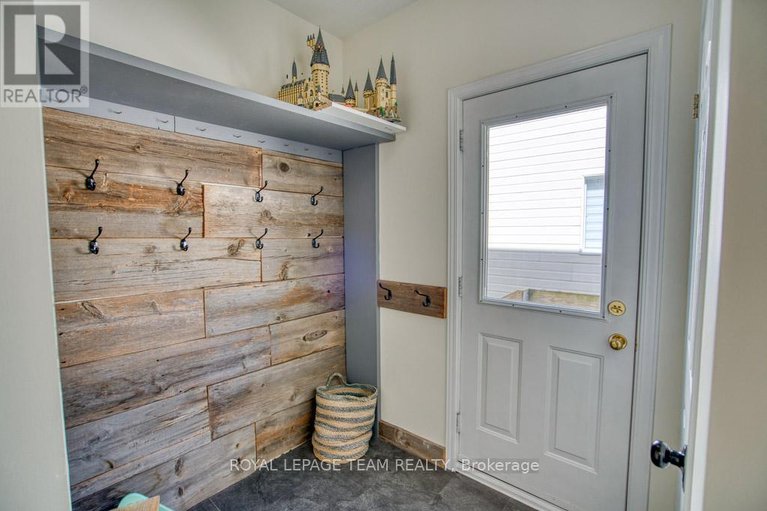 29646083/13-shannondoe-crescent-w/bridlewood/ottawa/ontario/K2M2H1_23