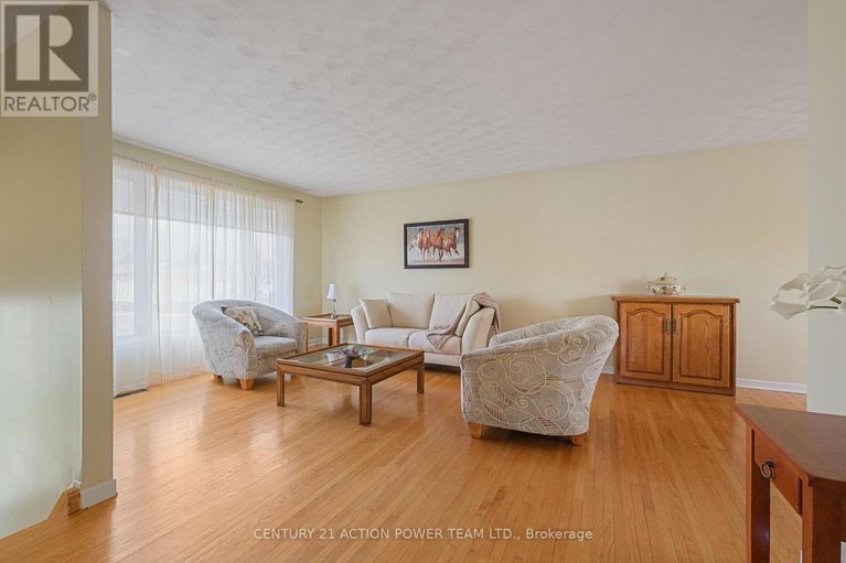 29647357/1535-st-georges-street/bilberry-creekqueenswood-heights/ottawa/ontario/K1E1R1_6