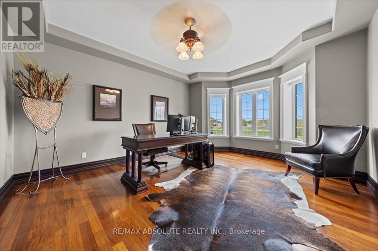 28246473/124-biltmore-crescent/btwn-franktown-rd-fallowfield-rd/ottawa/ontario/K2S2C6_21