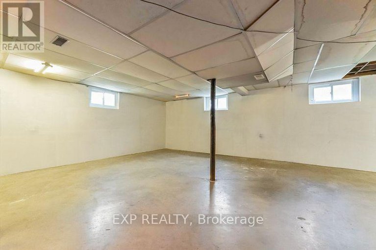 28788281/878-ivanhoe-avenue/queensway-terrace-north/ottawa/ontario/K2B5S5_31