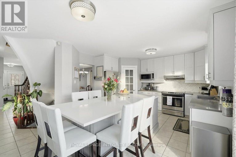 29381596/1110-luesby-crescent/fallingbrookgardenway-south/ottawa/ontario/K4A4X7_16