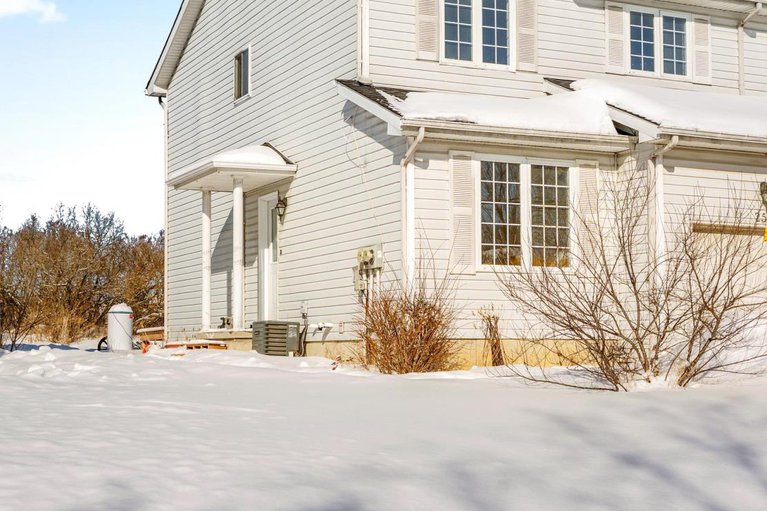 29378153/254-maude-street/almonte/mississippi-mills/ontario/K0A1A0_1