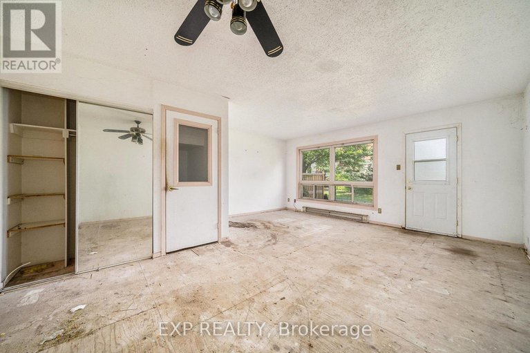 28577160/4e-39-woodvale-green/craig-henrywoodvale/ottawa/ontario/K2G4G8_7
