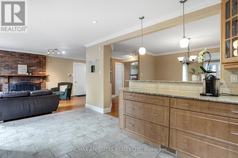 28820218/2347-briar-hill-drive/urbandale-acres/ottawa/ontario/K1H7A7_18