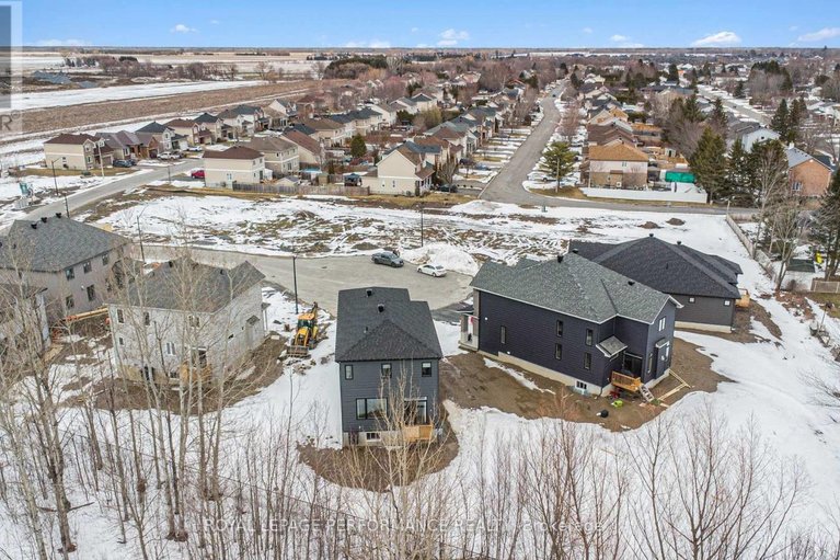 29540688/14-academie-street/embrun/russell/ontario/K0A1W0_50