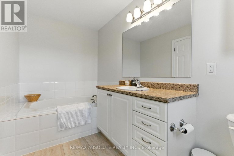 28636837/150-garrity-crescent/strandherd/ottawa/ontario/K2J3T5_24