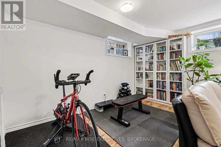 29475656/300c-richelieu-avenue/vanier/ottawa/ontario/K1L6K3_29