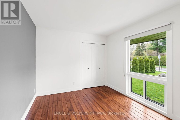 28294344/70-varley-drive/beaverbrook/ottawa/ontario/K2K1H2_28