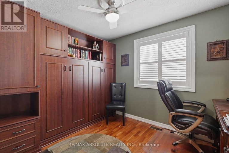 29579174/1594-st-georges-street/bilberry-creekqueenswood-heights/ottawa/ontario/K1E2M9_21