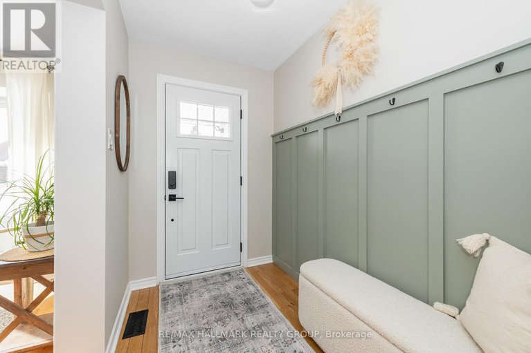 29349068/70-melanie-crescent/glencairnhazeldean/ottawa/ontario/K2L2J8_5