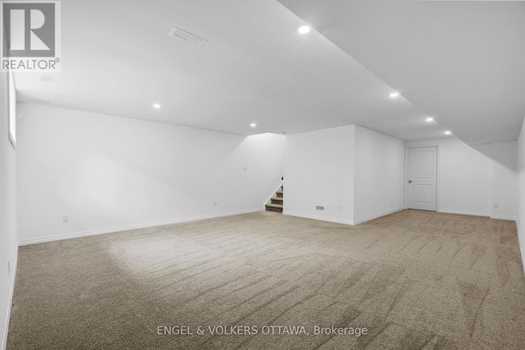 28296597/606-mikinak-road/cfb-rockcliffe-and-area/ottawa/ontario/K1K3X7_28