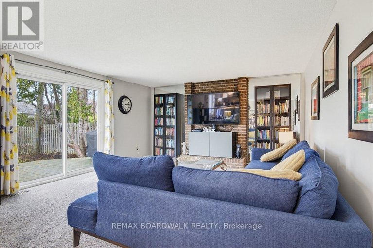 29646325/1703-fieldstone-crescent/convent-glen-south/ottawa/ontario/K1C1R6_15