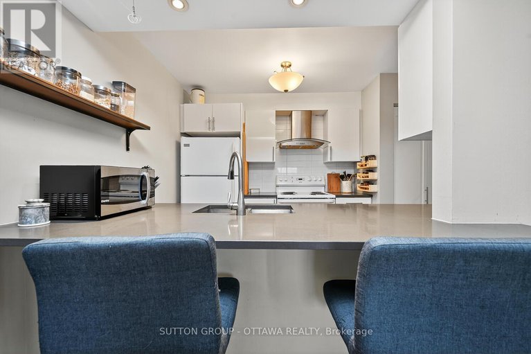 29217900/317-214-viewmount-drive/borden-farmstewart-farmcarleton-heightsparkwood-hills/ottawa/ontario/K2E7X3_7