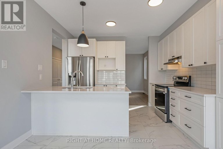 28455022/584-paakanaak-avenue/blossom-parkkemp-parkfindlay-creek/ottawa/ontario/K1X0J6_20