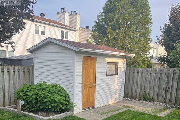 29407130/284-mceachern-crescent/bilberry-creekqueenswood-heights/ottawa/ontario/K1E3K3_24