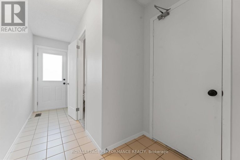 29210291/6345-mattice-avenue-n/chateauneuf/ottawa/ontario/K1C2G1_22