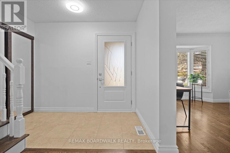 29672747/1443-larkhaven-crescent/orleanssunridge/ottawa/ontario/K1C5A5_3