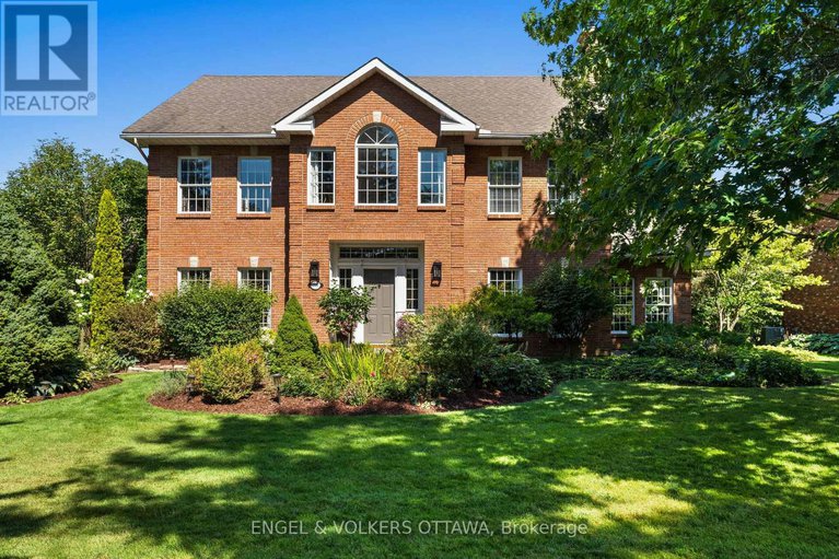 28923868/5557-pettapiece-crescent/manotick-village-manotick-estates/ottawa/ontario/K4M1C5_5
