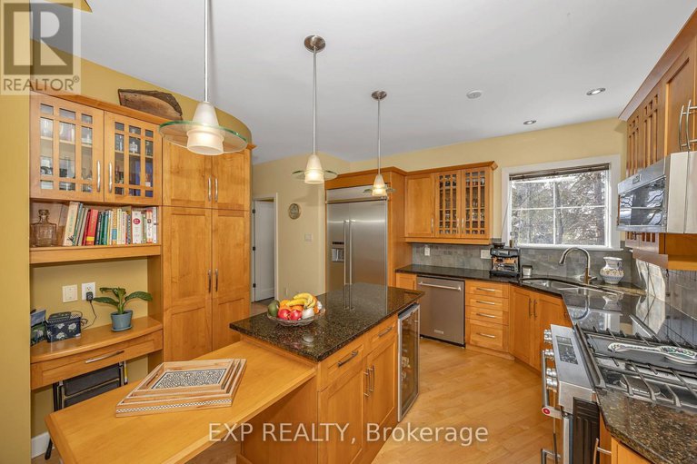 29397622/46-marsh-sparrow-private/morgans-grantsouth-march/ottawa/ontario/K2K3P2_10