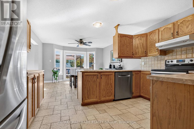 29338988/1354-gaultois-avenue/chateauneuf/ottawa/ontario/K1C3G6_9