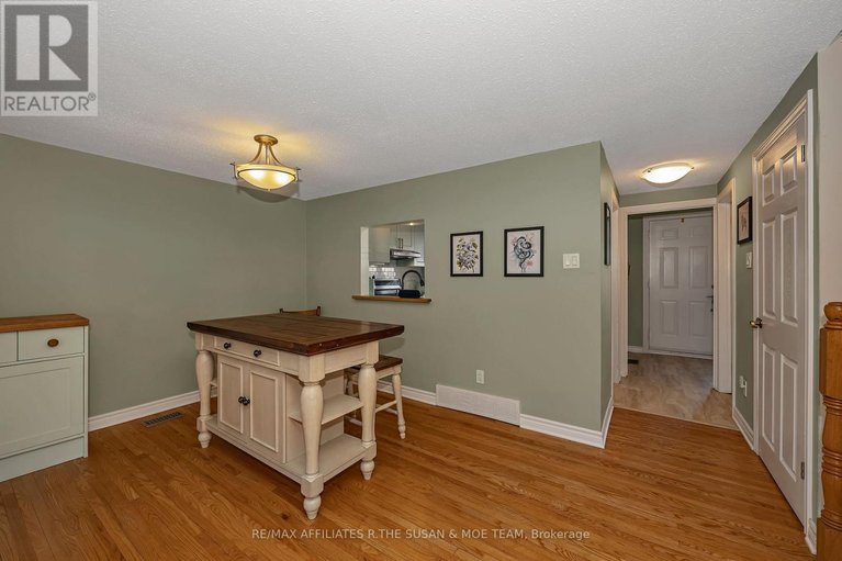 29682190/35-monterey-drive/leslie-park/ottawa/ontario/K2H7A9_13