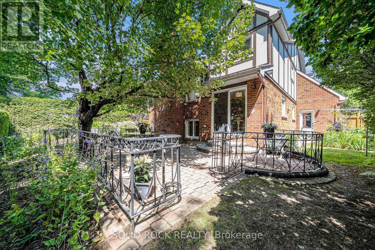 28650656/19-cullen-court/craig-henrywoodvale/ottawa/ontario/K2G4Z2_27