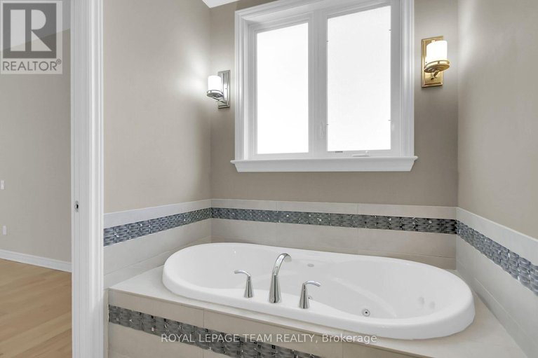 28532592/142-west-ridge-drive/stittsville-central/ottawa/ontario/K2S2H3_17