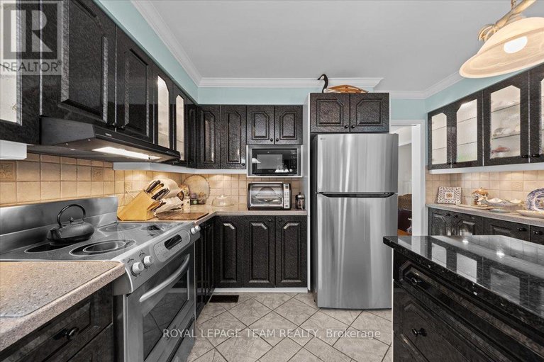 28487091/17-stonehedge-parkway/bayshore/ottawa/ontario/K2H8Z3_20