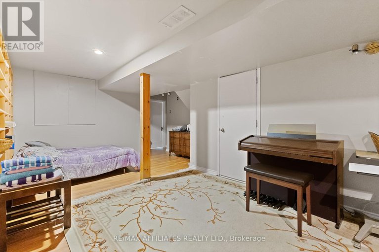 28333115/75-saxton-private/redwood-park/ottawa/ontario/K2H9P3_18