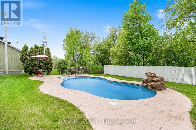 28327080/8-john-street/lorignal/champlain/ontario/K0B1K0_37