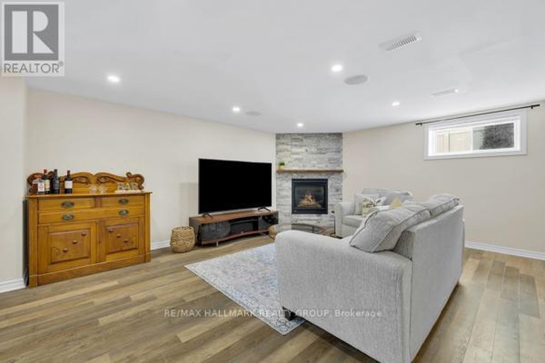 29528637/510-kindred-crescent/north-grenville-twp-kemptville-south/north-grenville/ontario/K0G1J0_25