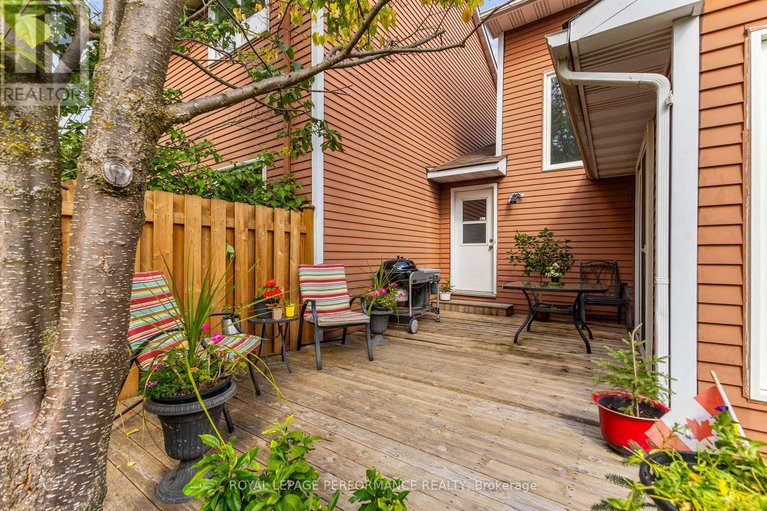 29516247/1089-st-emmanuel-terrace/convent-glen-north/ottawa/ontario/K1C2J6_38