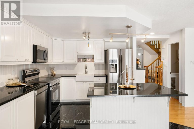 29269235/18-oakham-ridge-n/morgans-grantsouth-march/ottawa/ontario/K2K3B3_18