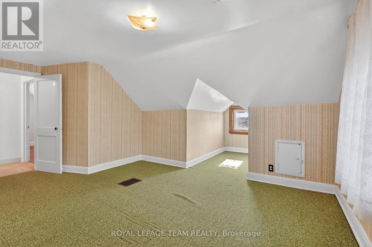 29596243/591-churchill-avenue-n/westborohampton-park/ottawa/ontario/K1Z5E6_30