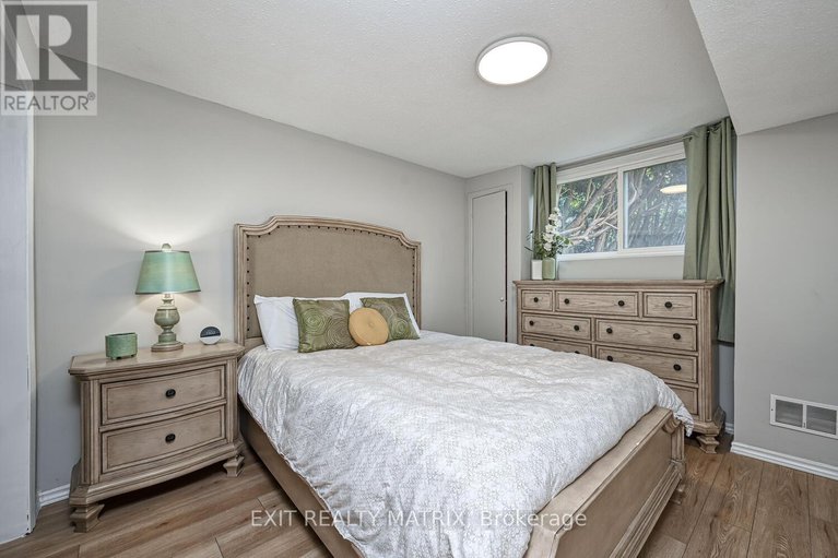 28875477/90-chesterton-drive/borden-farmstewart-farmcarleton-heightsparkwood-hills/ottawa/ontario/K2E5T6_22