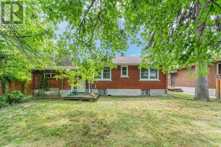 28998329/2055-neepawa-avenue/carlingwood/ottawa/ontario/K2A3L7_26