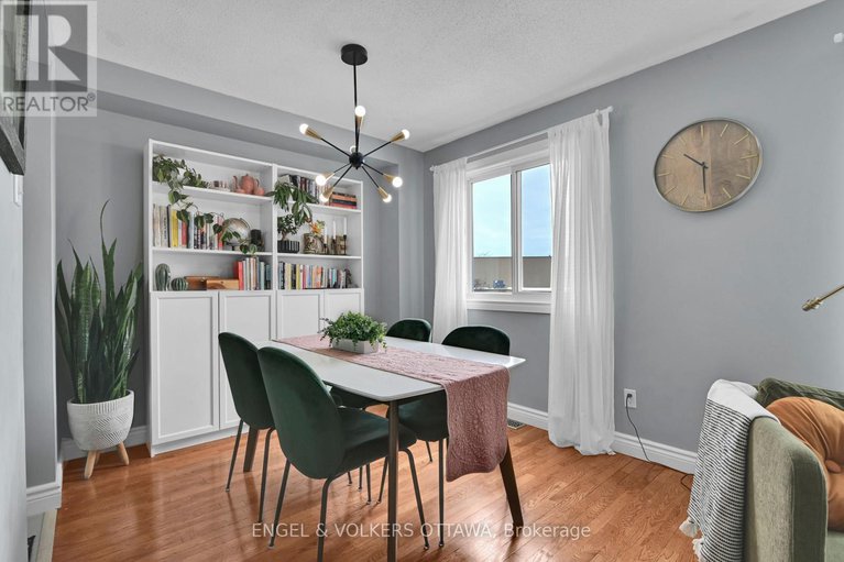 29449585/66-hummingbird-crescent/cedargrovefraserdale/ottawa/ontario/K2J3A3_24