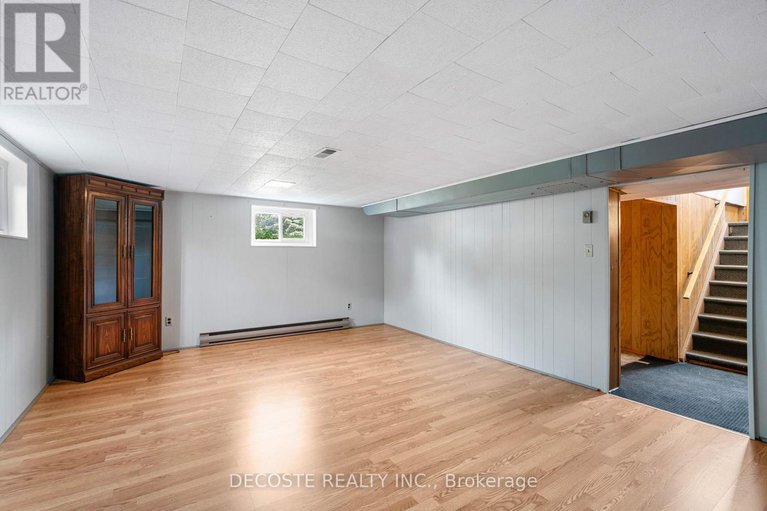 28641944/205-dominion-street-n/alexandria/north-glengarry/ontario/K0C1A0_21