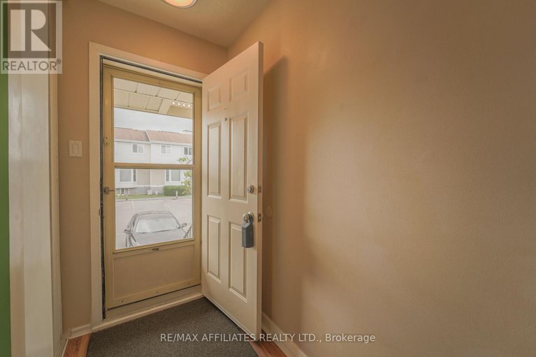28589609/65-47-mcdermot-court/katimavik/ottawa/ontario/K2L3V5_7