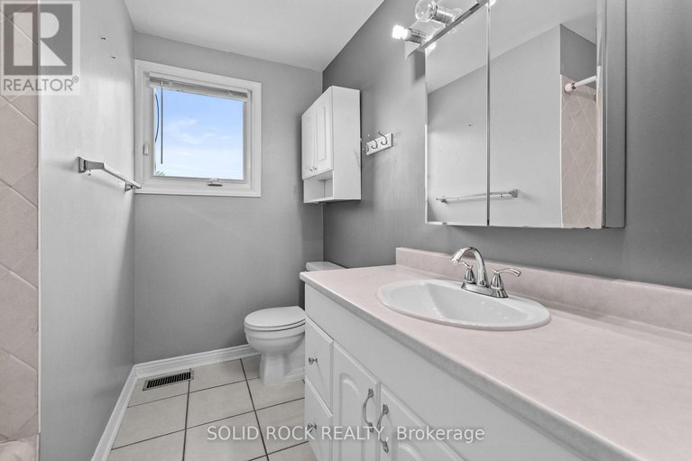 29353006/1631-charbonneau-street/bilberry-creekqueenswood-heights/ottawa/ontario/K1E2J6_25