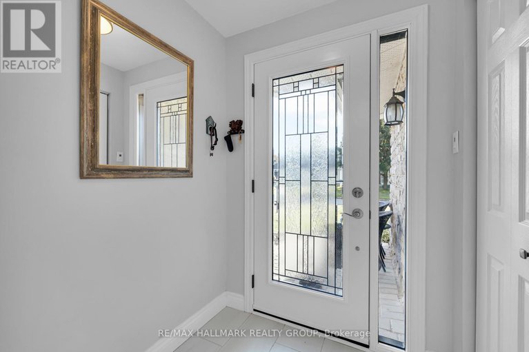 28989053/118-queensline-drive/bruce-farmgraham-parkqualicumbellands/ottawa/ontario/K2H7J5_2